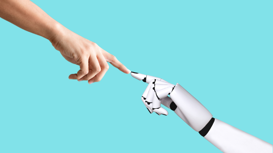 Menselijke hand raakt robot hand